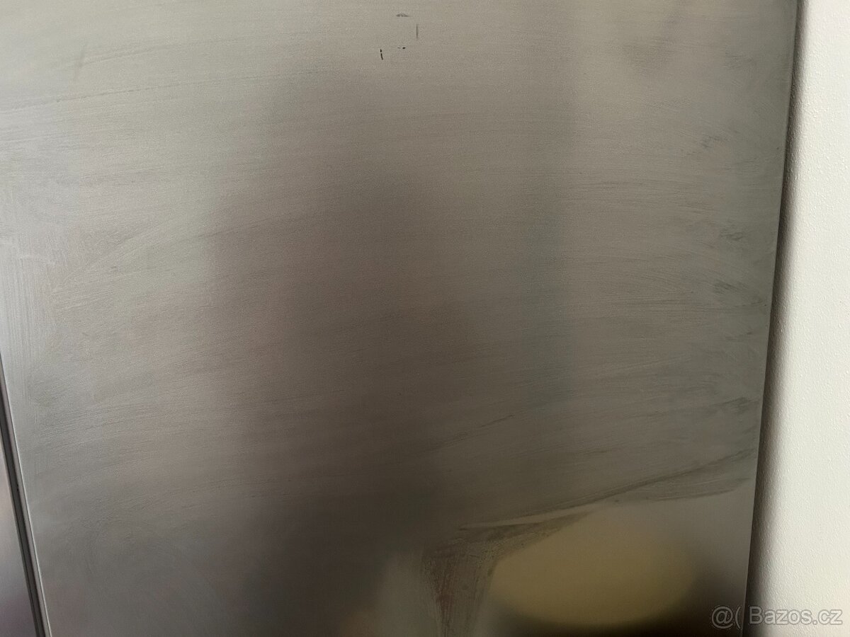Tmavě šedá lednice Gorenje