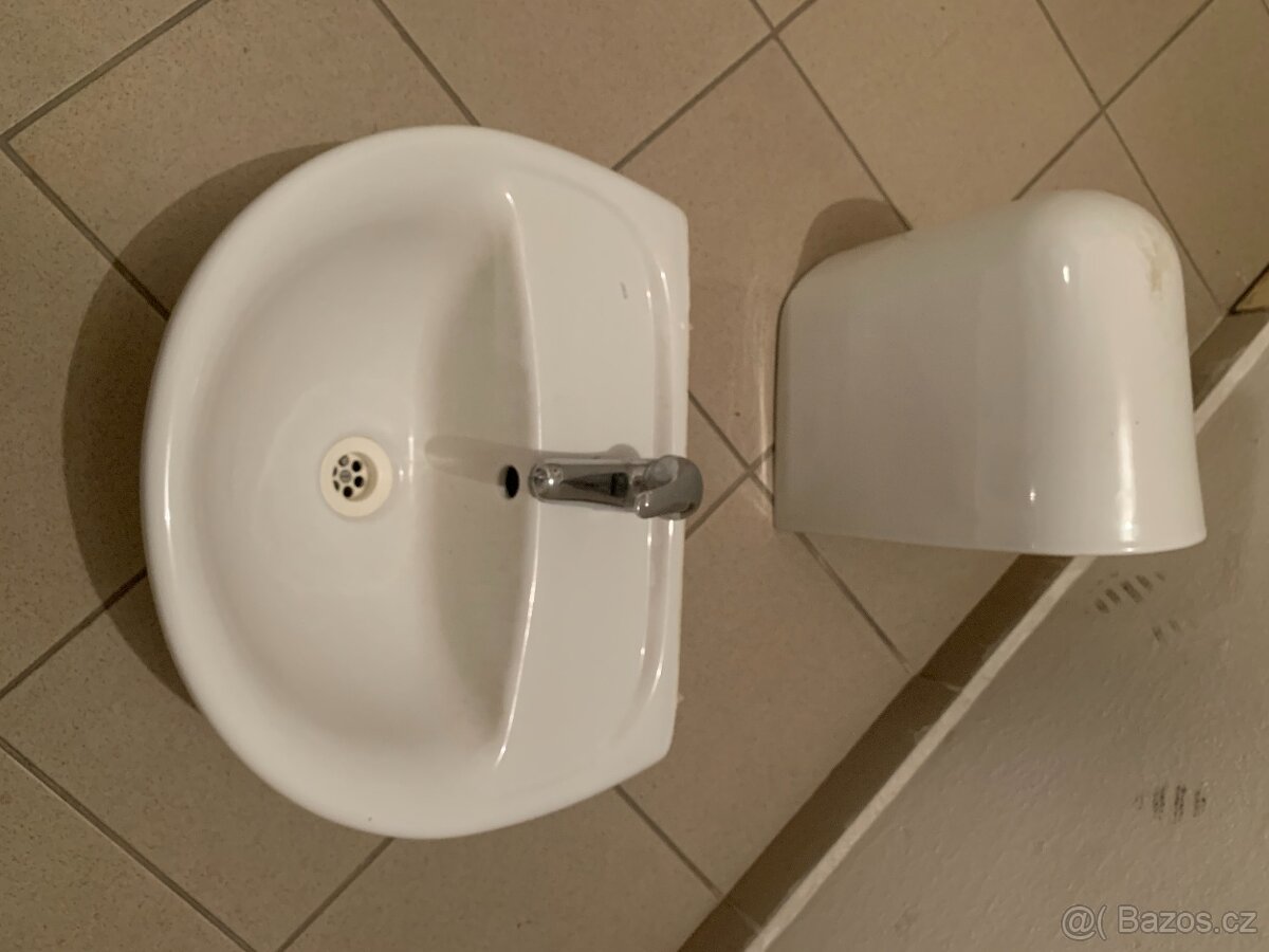Keramické umyvadlo 50" s krytem sifonu a baterií (použité)