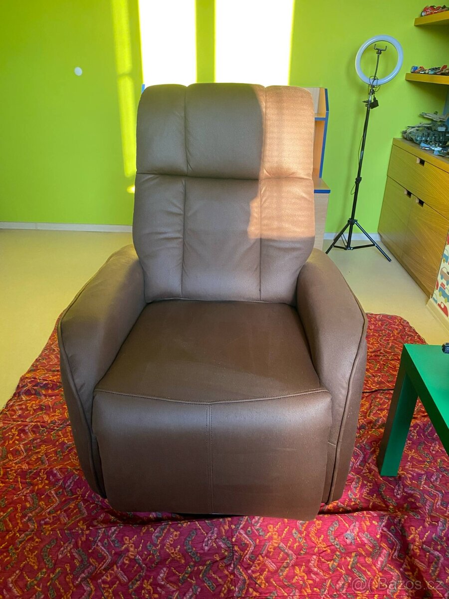 Elektrické polohovací křeslo