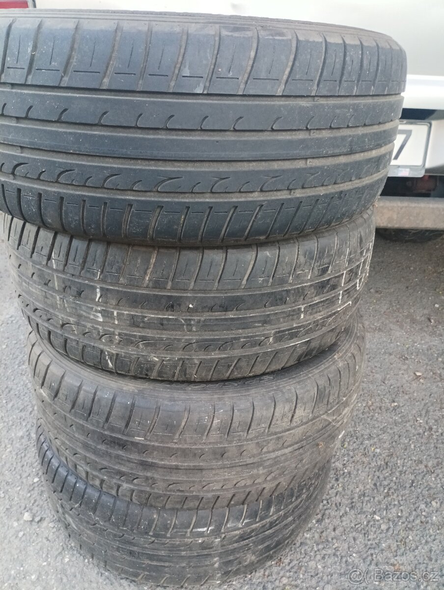 225/45R17dunlop