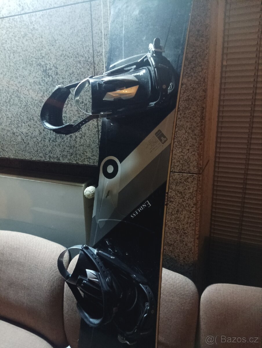 Snowboard a brýle