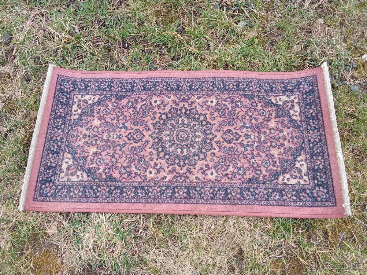 Kusový koberec - styl perského vzoru