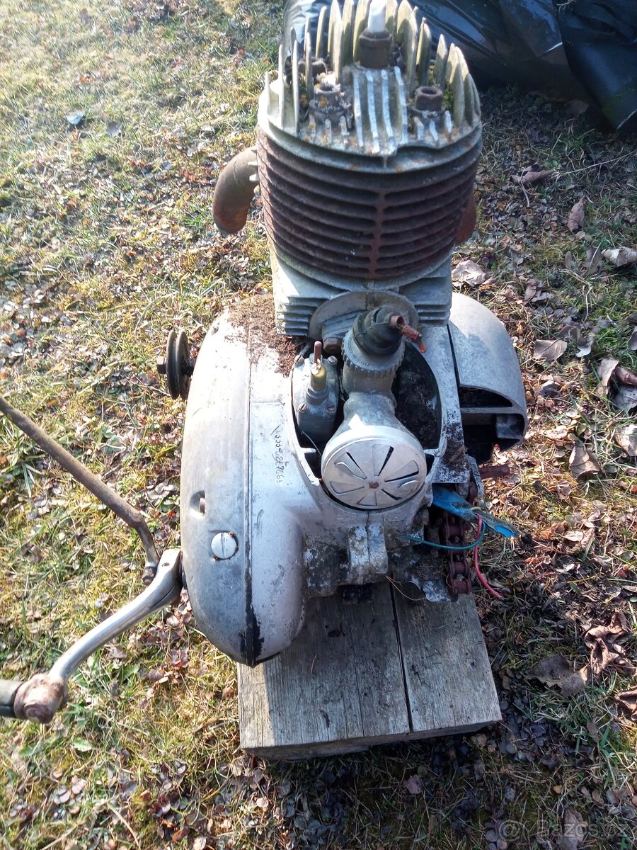 Motor Jawa 250