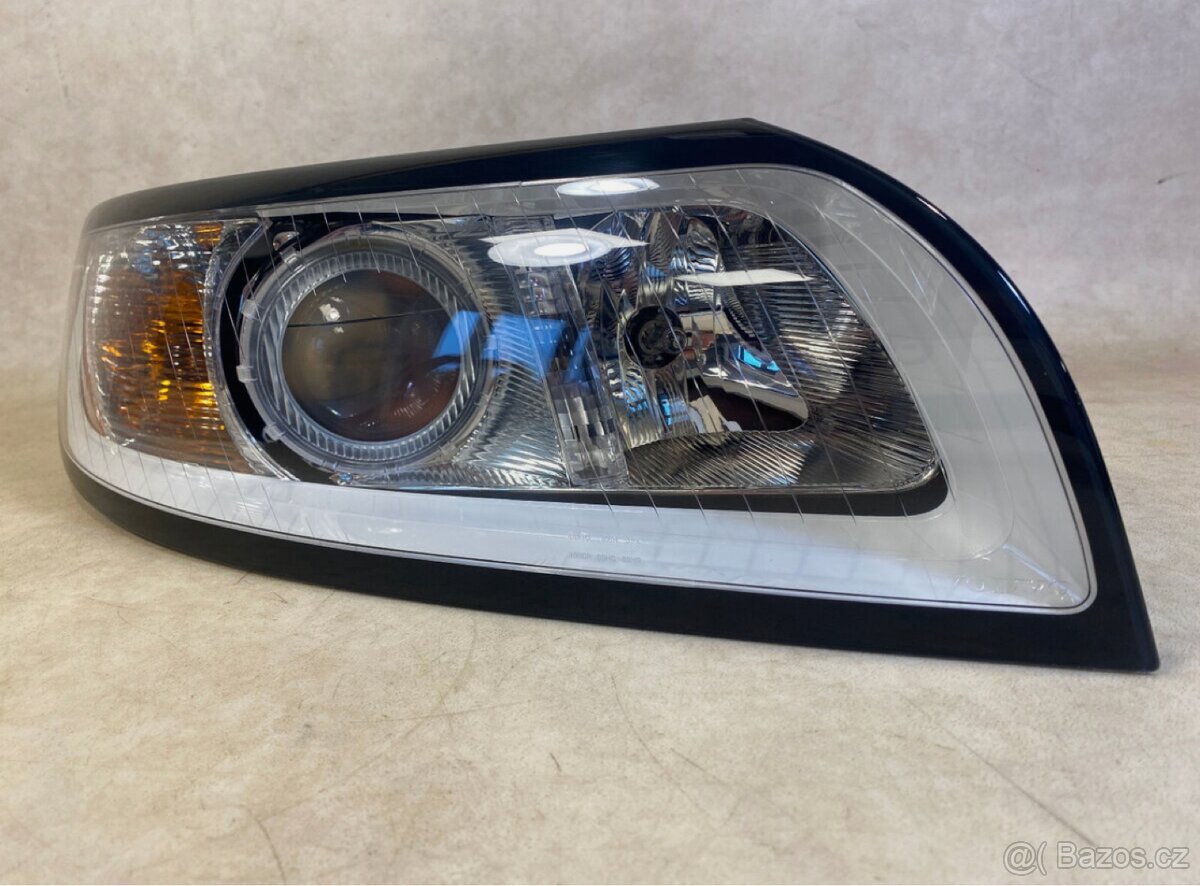 Přední světlo pravé VOLVO V50 / S40 2007-2012