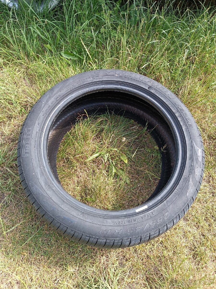 Nejeta pneumatika Pirelli scorpion verde 255/45 R19