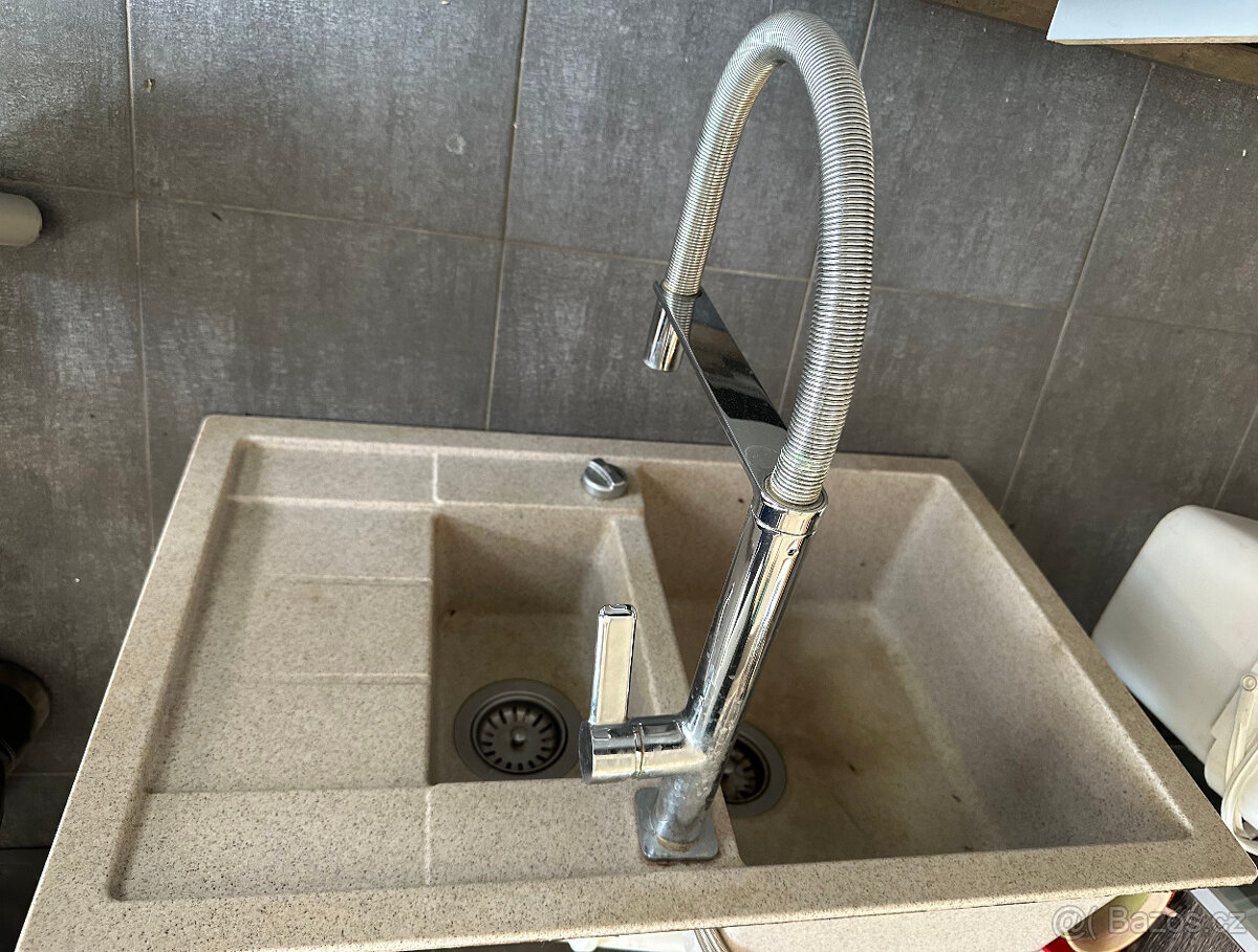 Granitový dřez 78x50 s baterii 7 let stará