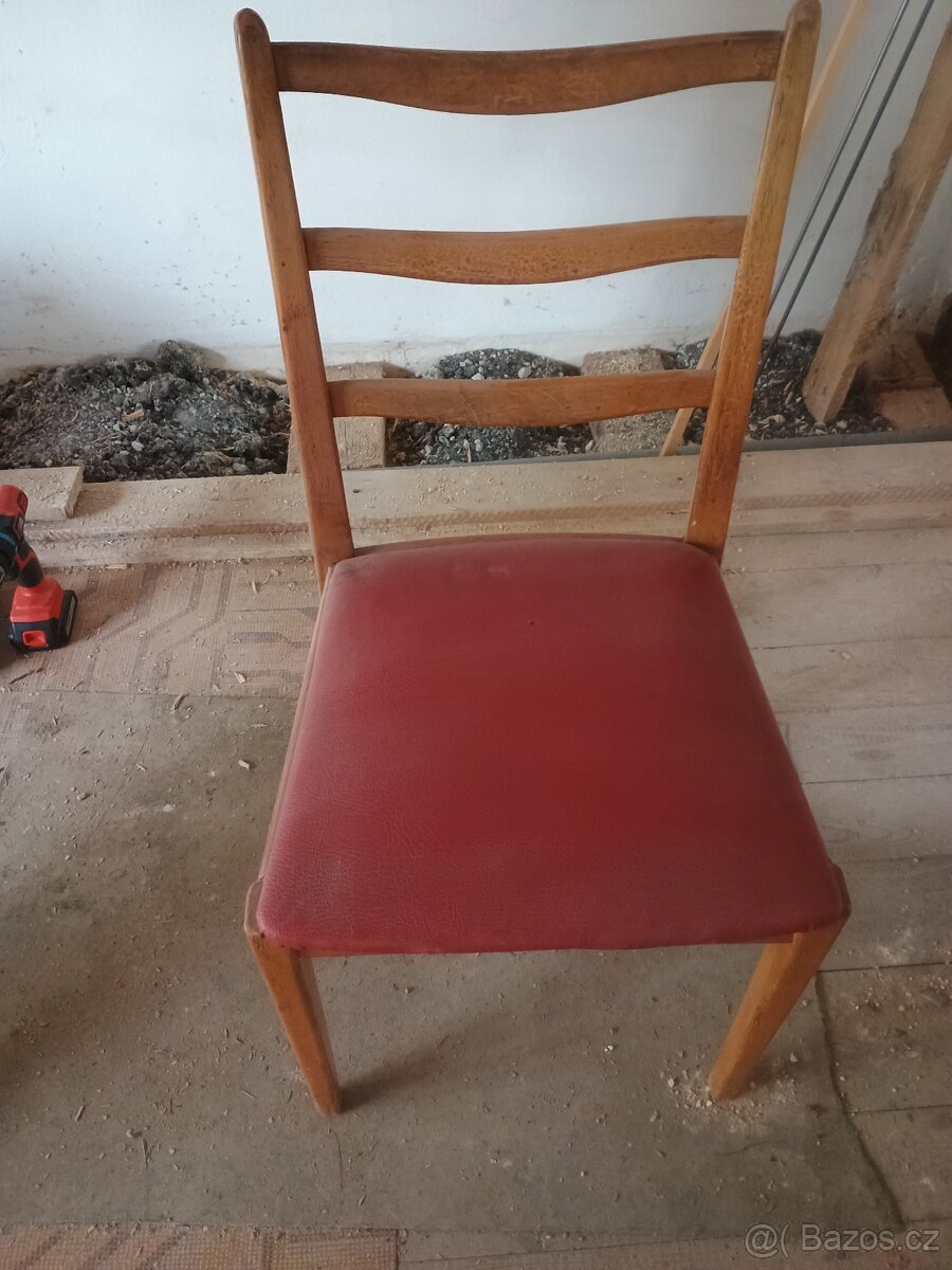 Židle - Interier Praha (3 kusy - 200 Kč/ks)