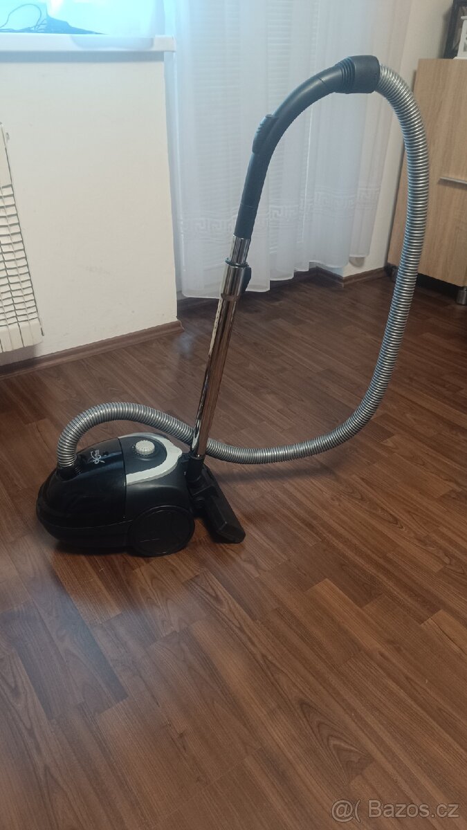 Prodám malý vysavač 1200w na sáčky