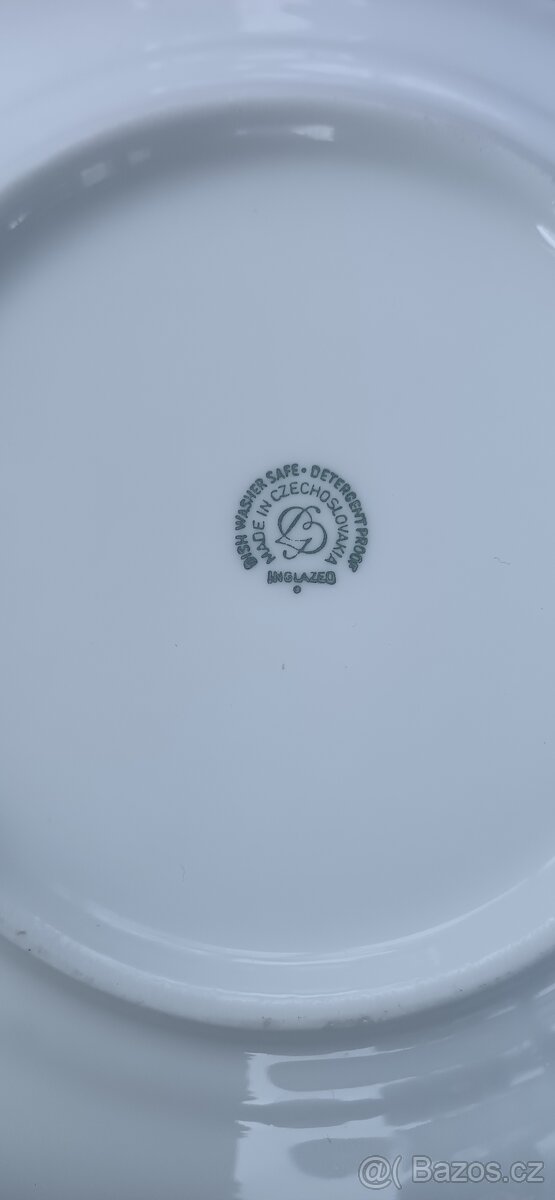 Staré talíře se zdobením