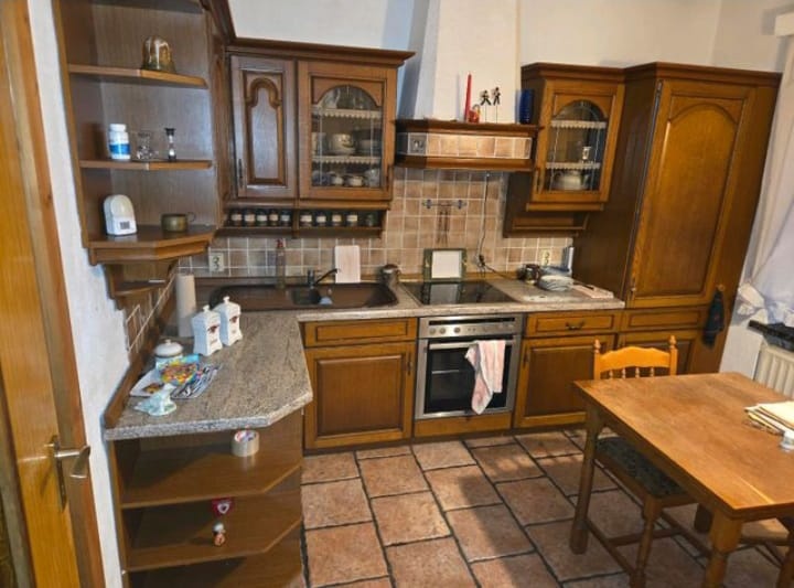 Rustikální linka tmavý dub masiv se spotřebiči,5552