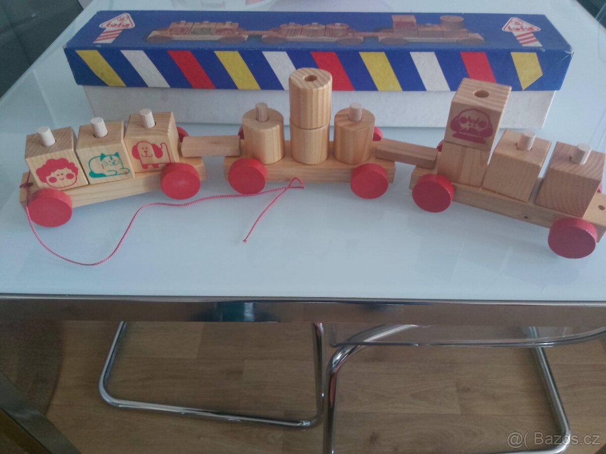 Stary dřevěný vláček TOFA Semily