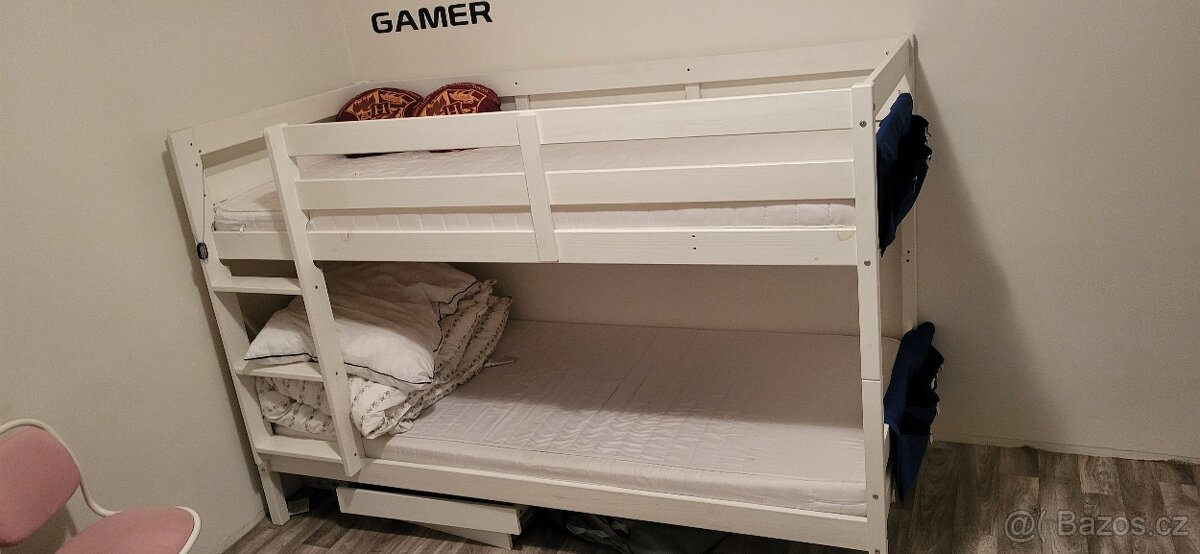 Dvoupatrová postel