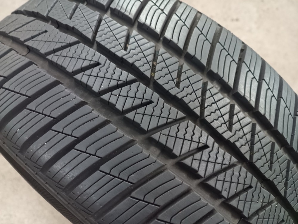 225/40 R19 BARUM (2123)