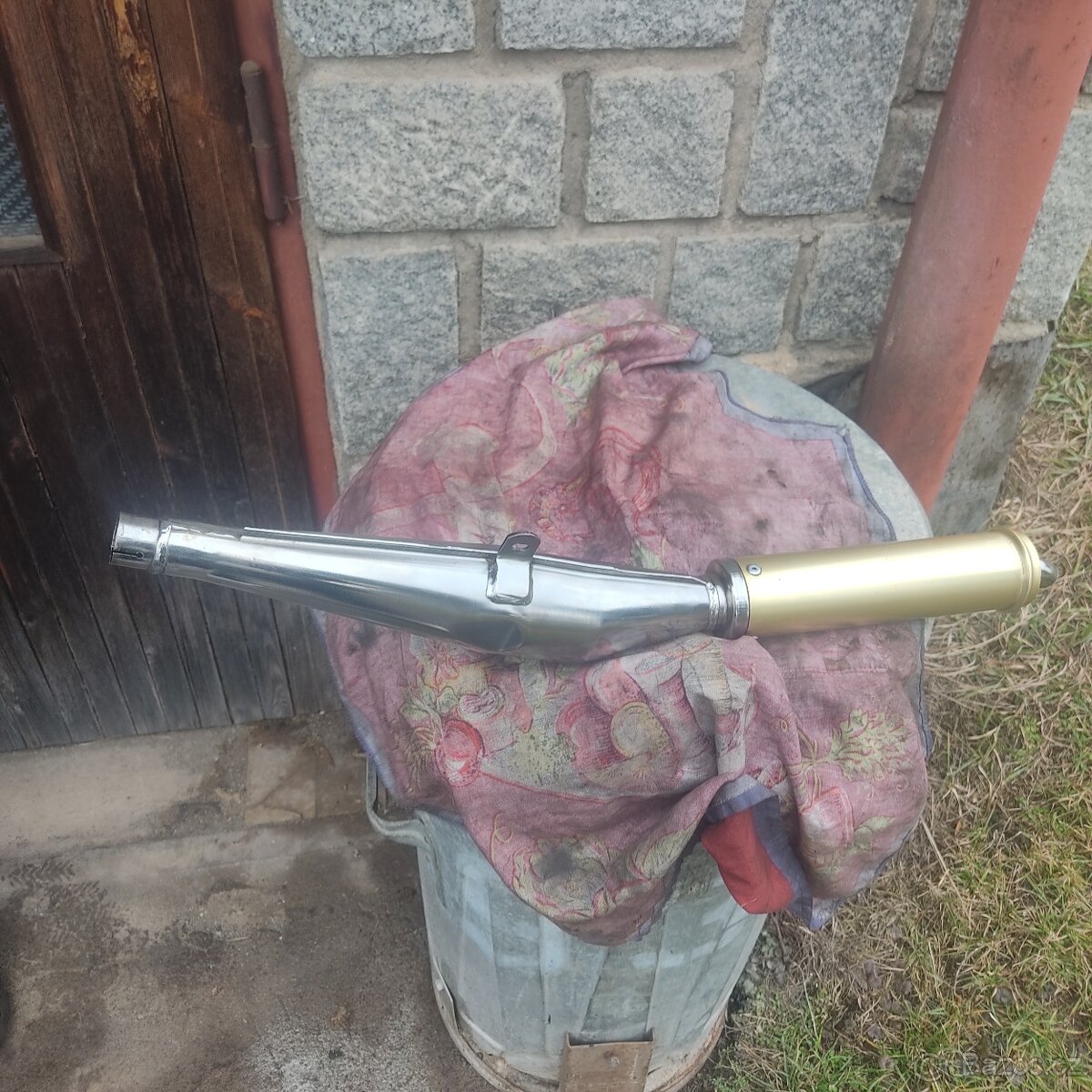 Rezonanční výfuk Biturbo