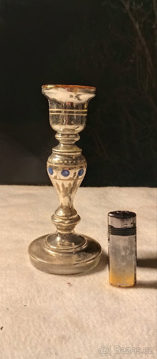 Skleněný postříbřený svícen