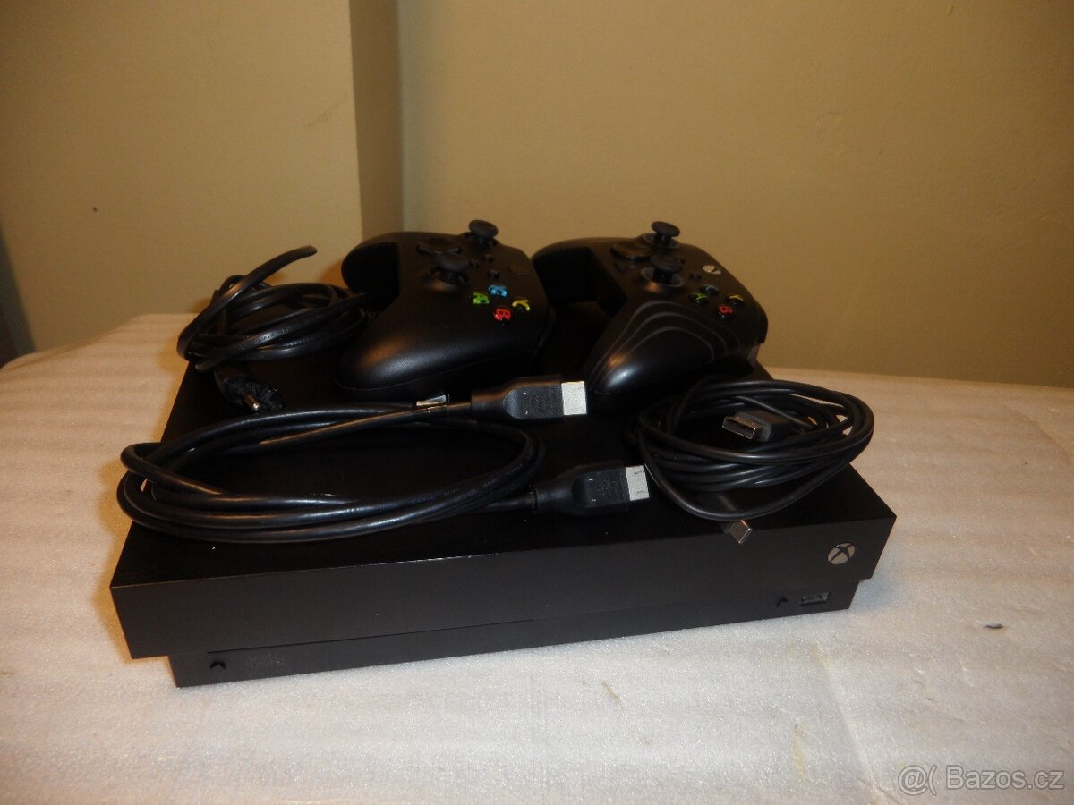 Xbox One X 1TB + 2 ovladače