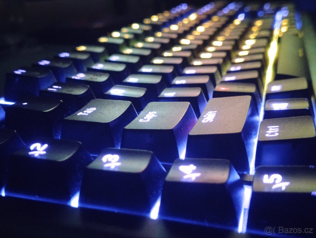 Mechanická klávesnice alien s aplikací