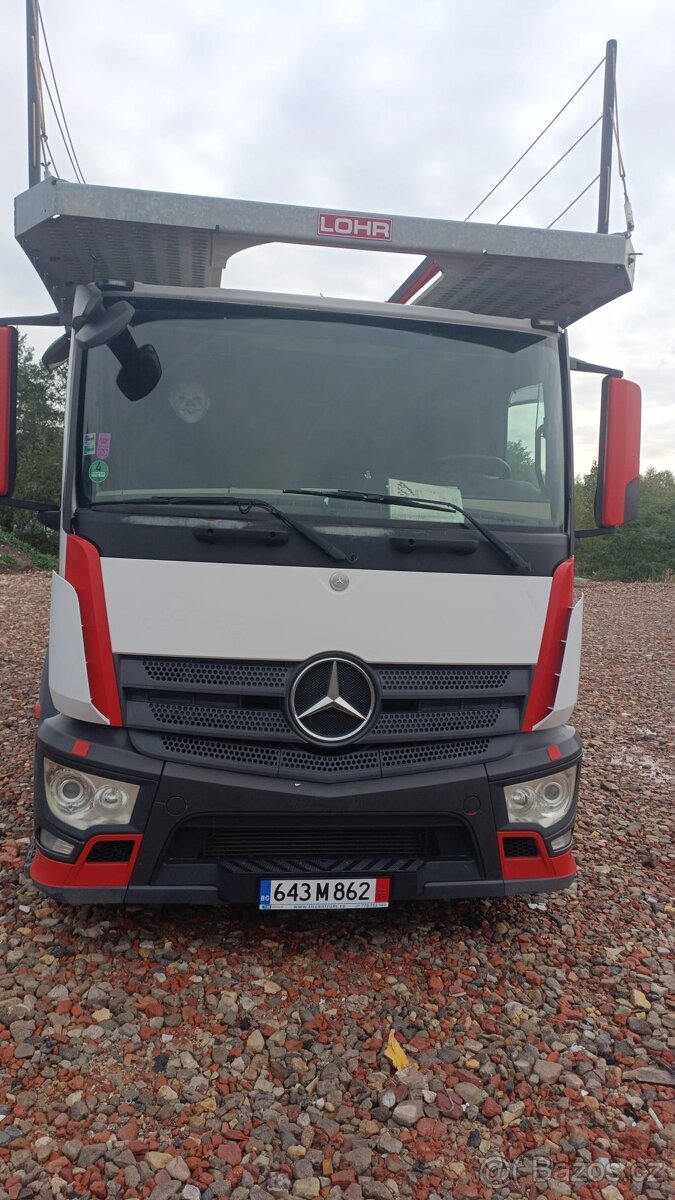 Mercedes- Benz + Lohr autopřepravník