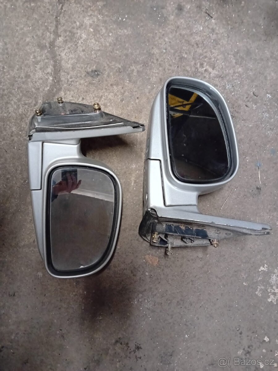 El zrcátka Hyundai Santa Fe 1