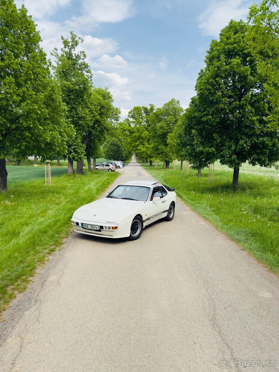 Porsche 944