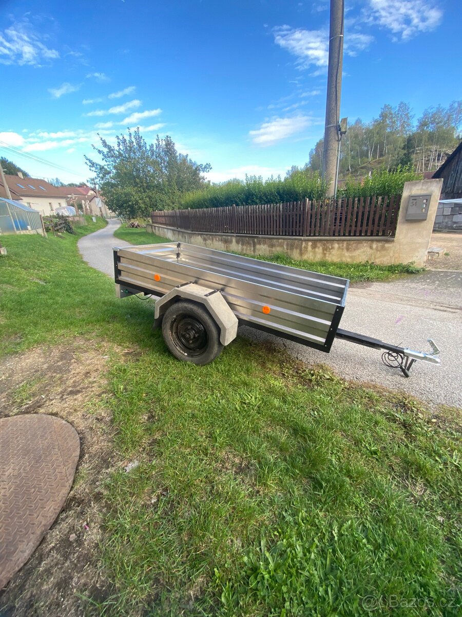Přívěsný vozík za auto