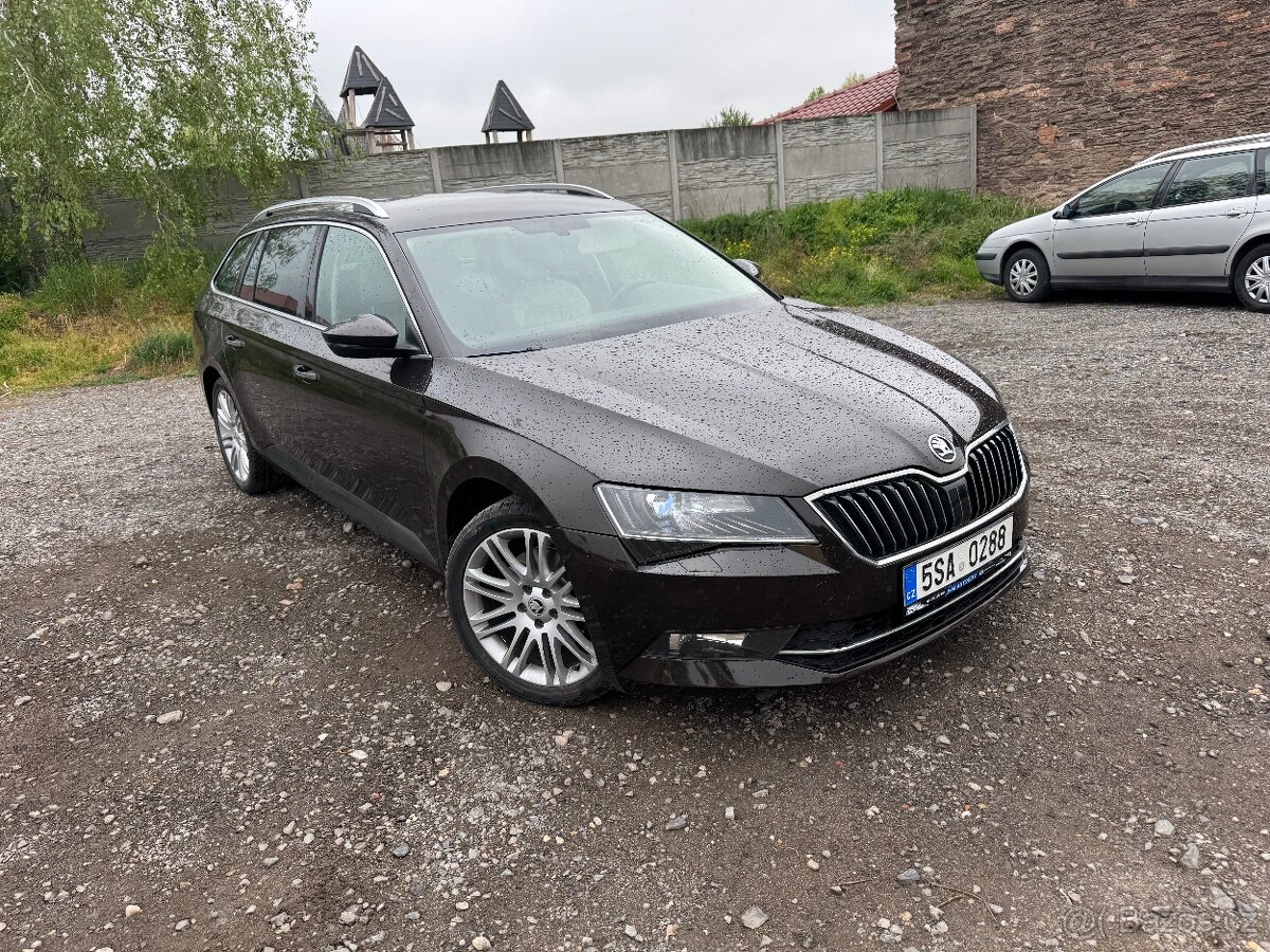 AUDI Q7 s vynikajícím motorem 4.2TDI panorama nova stk . Mot