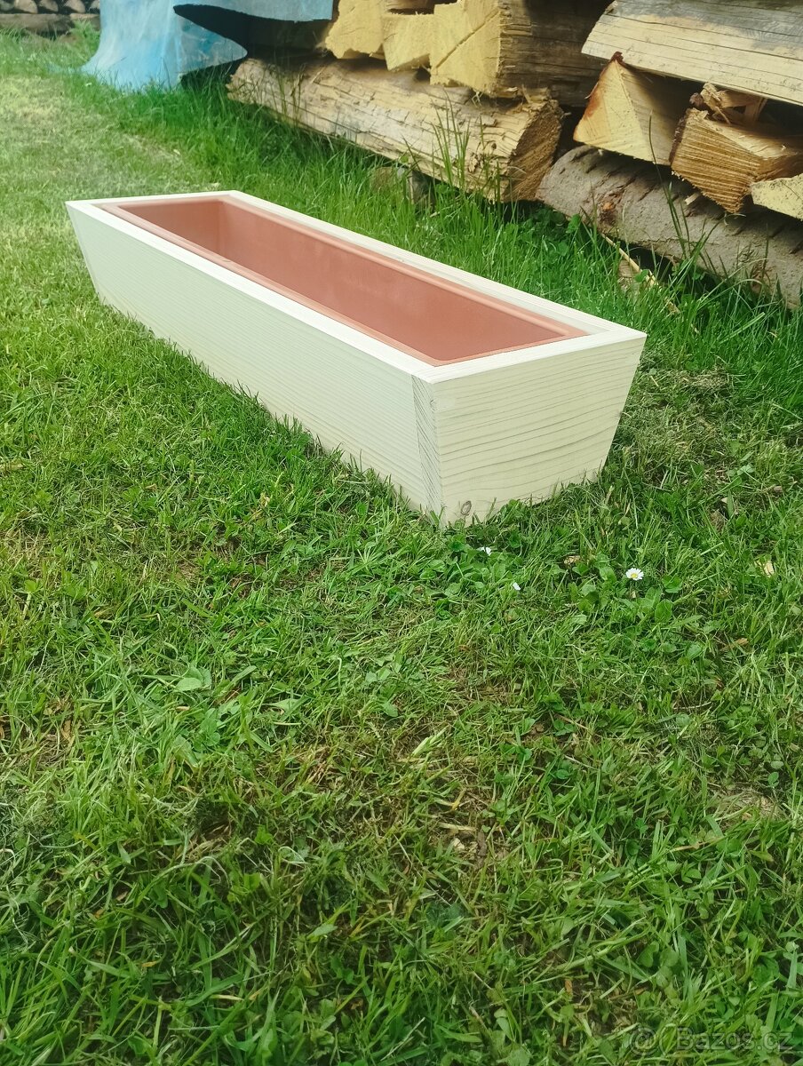 Dřevěný truhlík