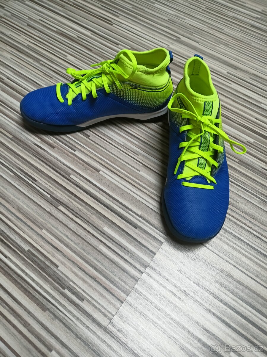Dětské kopačky na tvrdý povrch, vn.st. 23 cm
