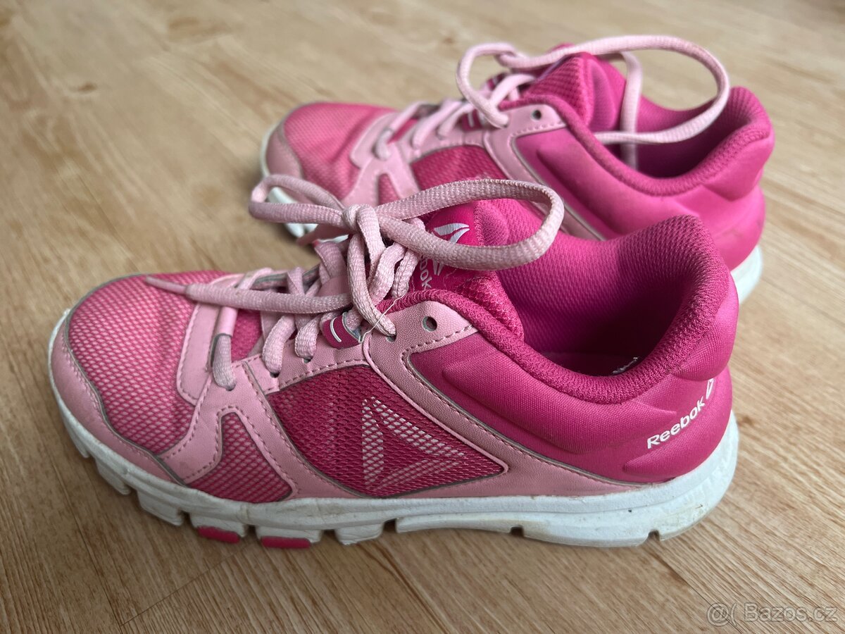Tenisky zn. Reebok vel.34,5