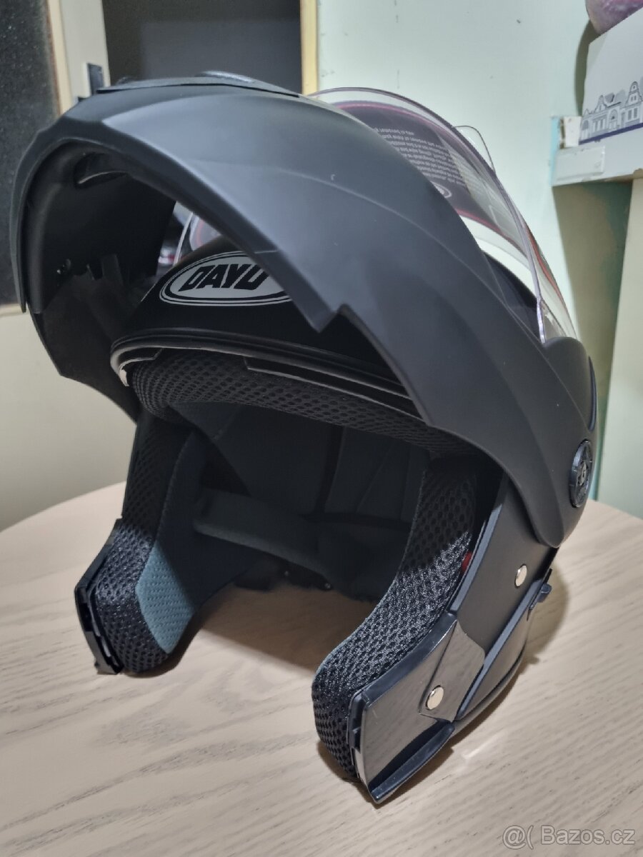 Přilba na motorku / elektrokolobežku