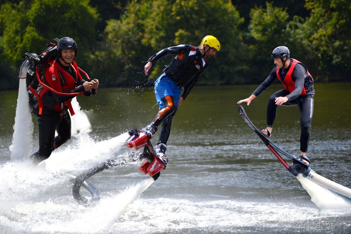Hledáme instruktory/ky na Flyboarding