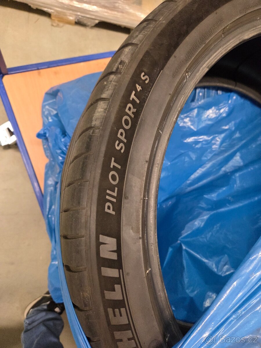 MICHELIN PILOT SPORT 4S 265/40 R22 106Y