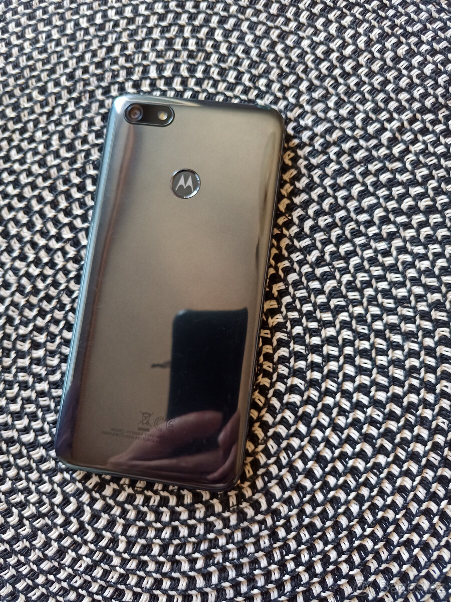 Motorola E6 play