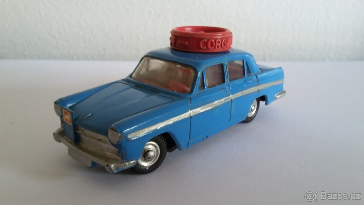 Starý model Corgi Toys Austin A 60 autoškola
