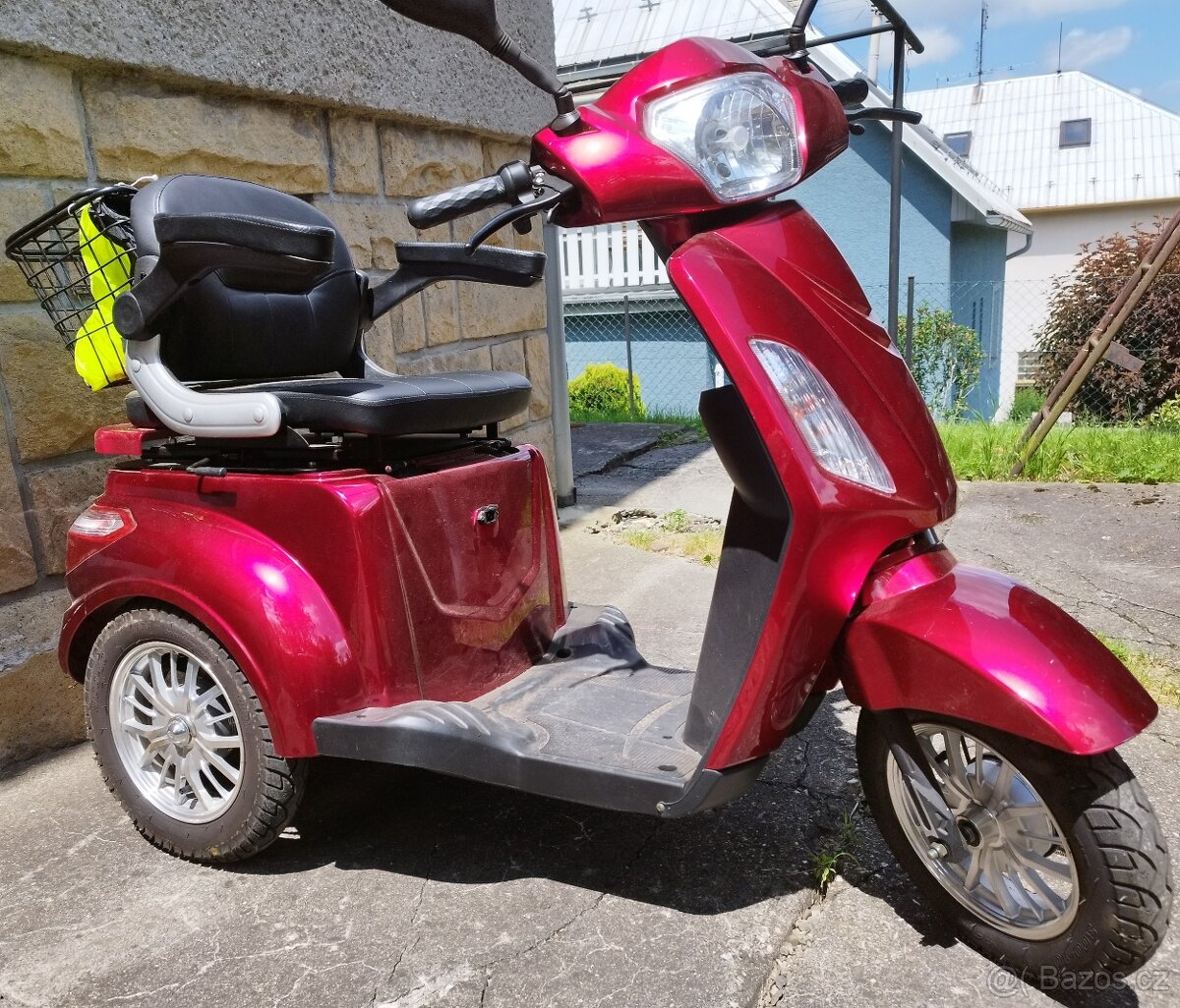 Elektrický invalidní skútr/tříkolka