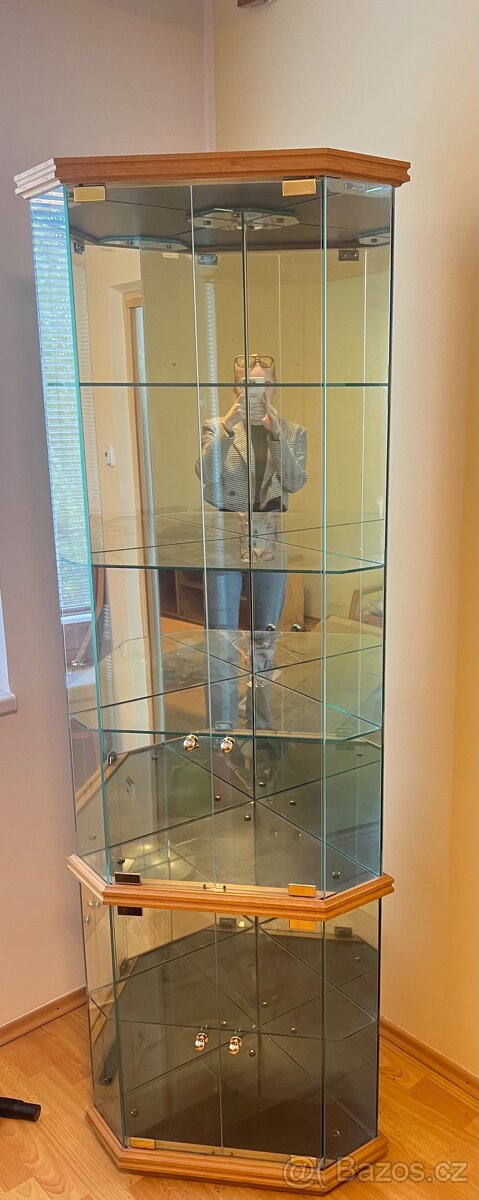 Krásná skleněná vytrína Glassbytex
