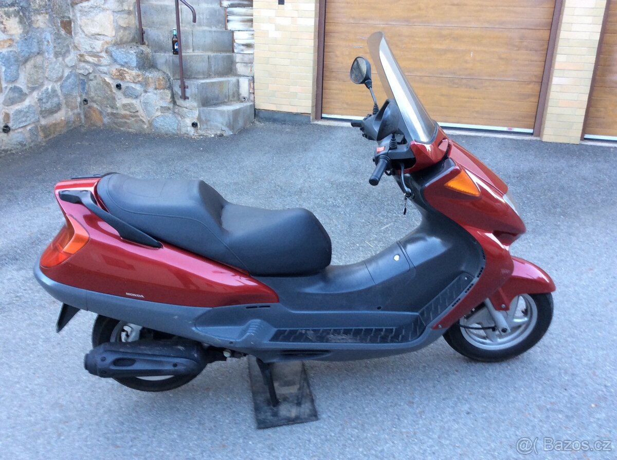Honda fes 250