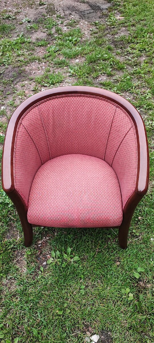 Elegantní klubové křeslo s britským šarmem - Englender