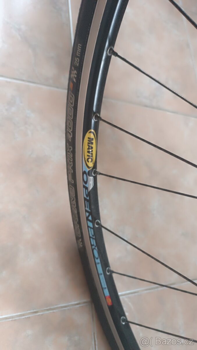 Prodám silniční kolo Cicli V včetně trenažéru Tack ve velmi