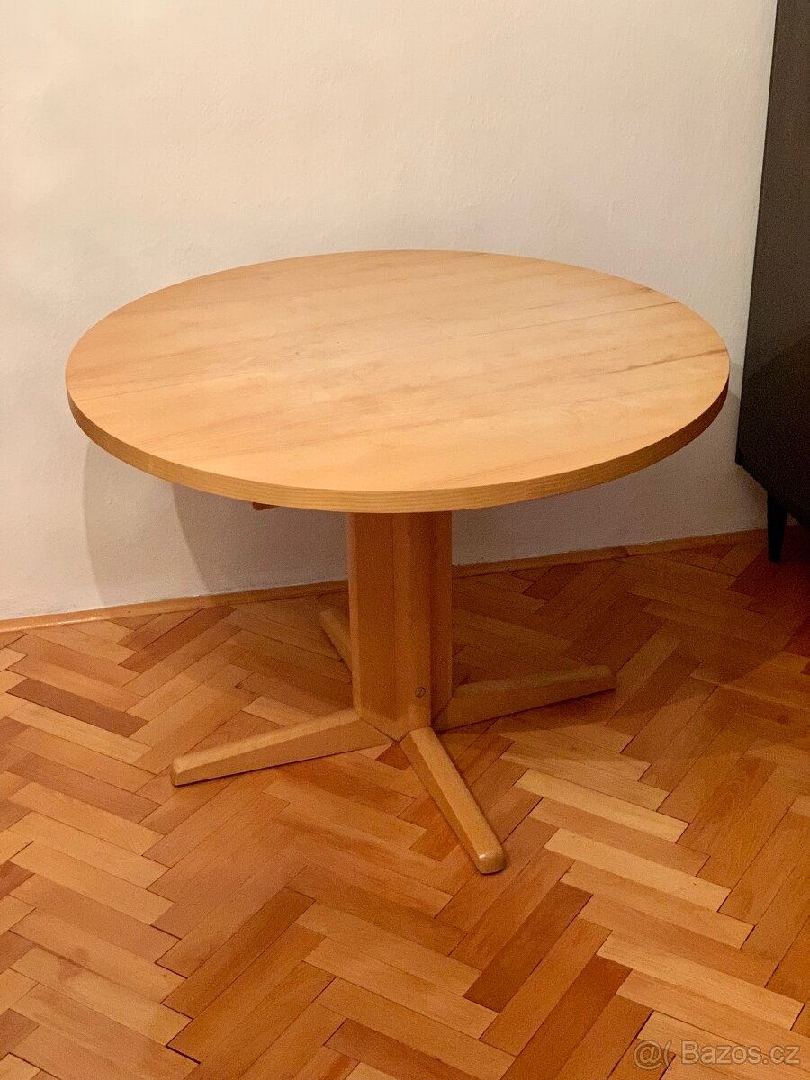 kulatý rozkládací stůl