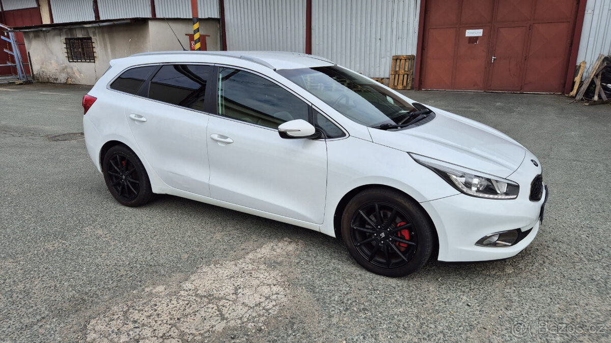 Kia Motors Ceed SW JD 1,6 CRDi / 94 kW FIFA 2015