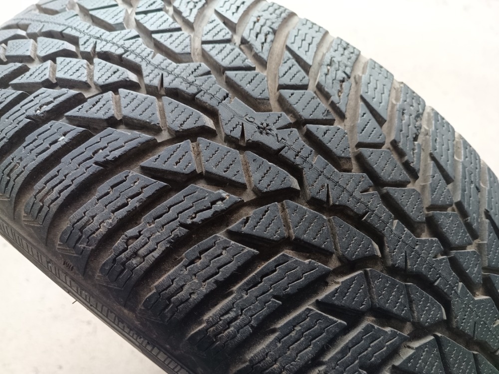 215/60 R17 NOKIAN (2515)