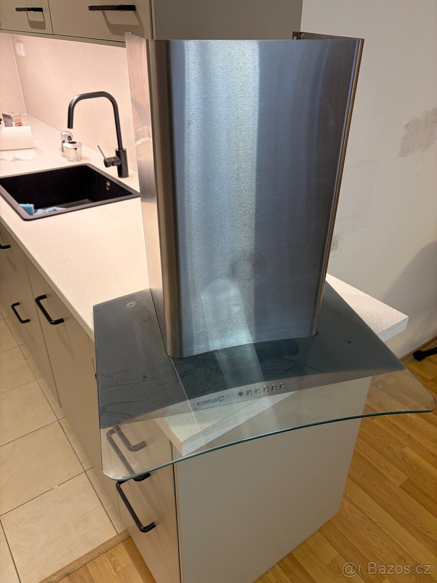 Komínová nástěnná digestoř CATA