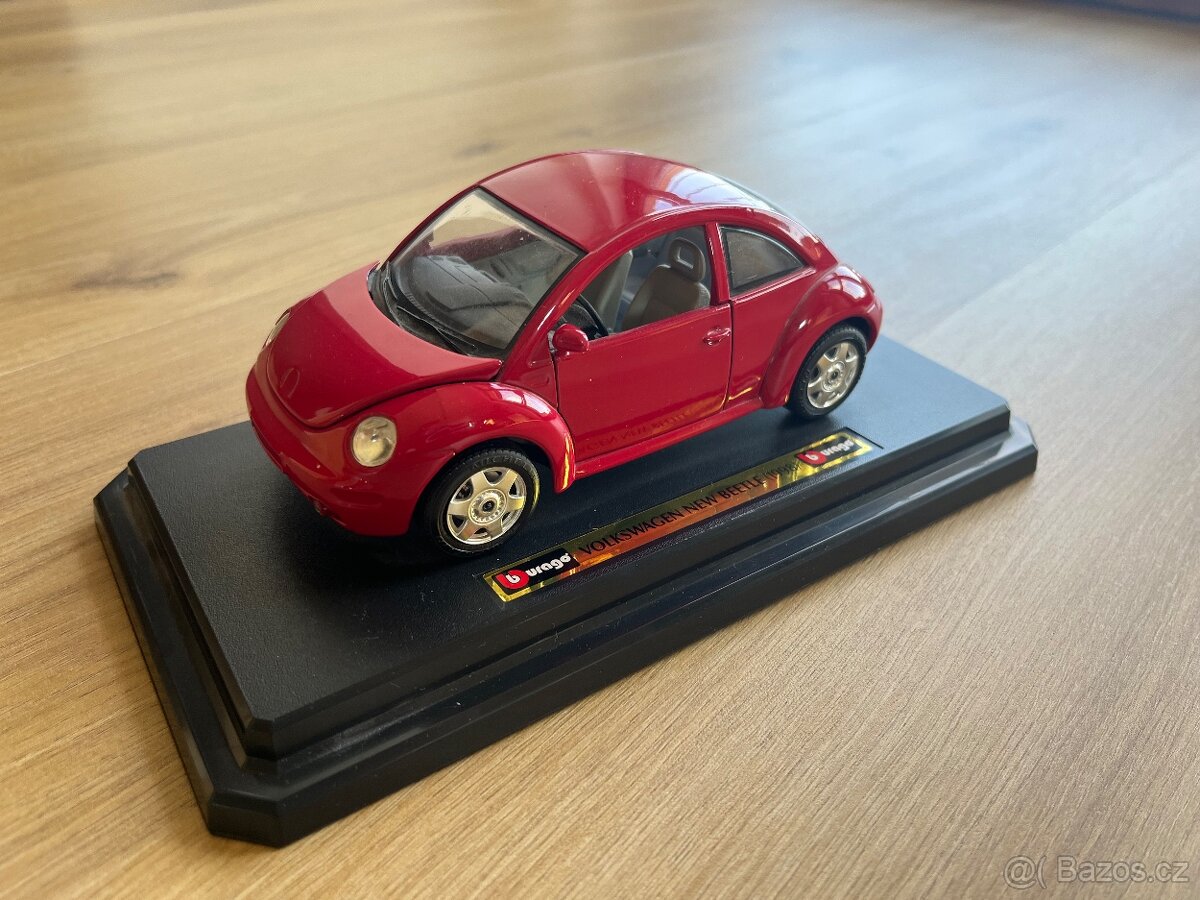 Bburago VOLKSWAGEN New Beetle 1998 červený 1/24