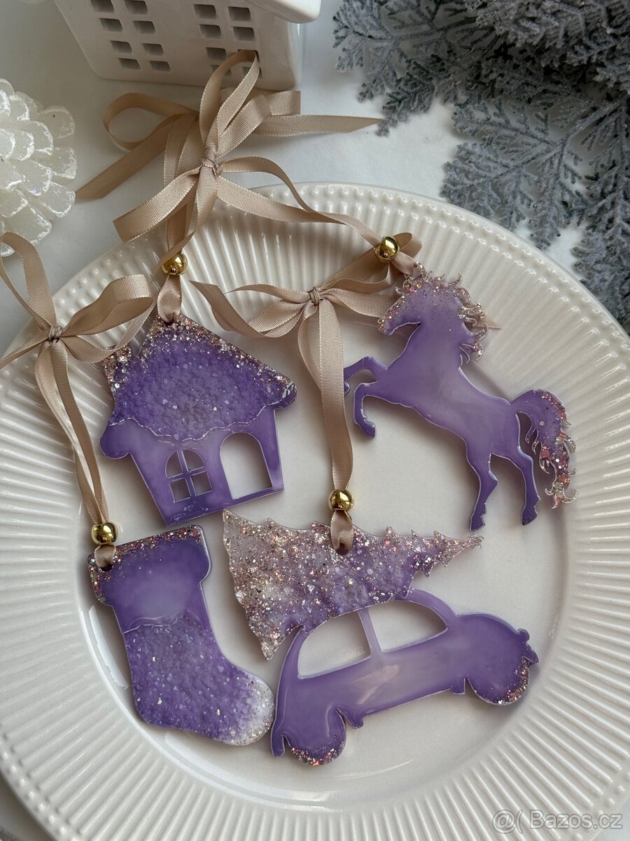 Vánočně ozdobí. Hračky na Stromeček