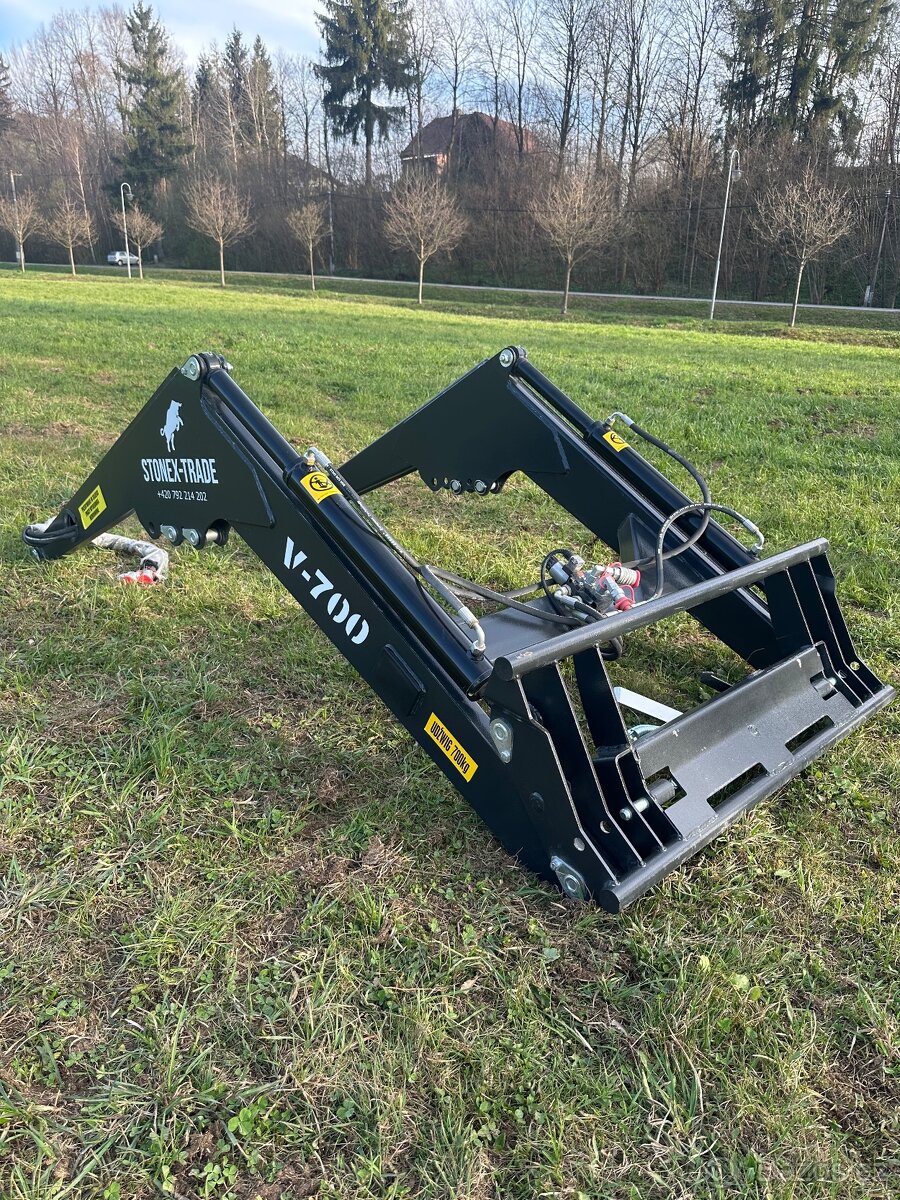 Čelní nakladač HYDRATRAC 700