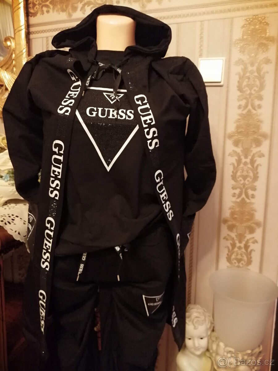 Nová dámská sportovní souprava Guess, 3 dílná.