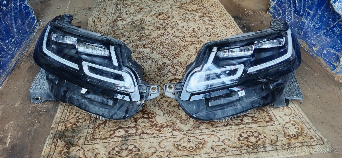Leve prave svetlo full led range rover velar l560