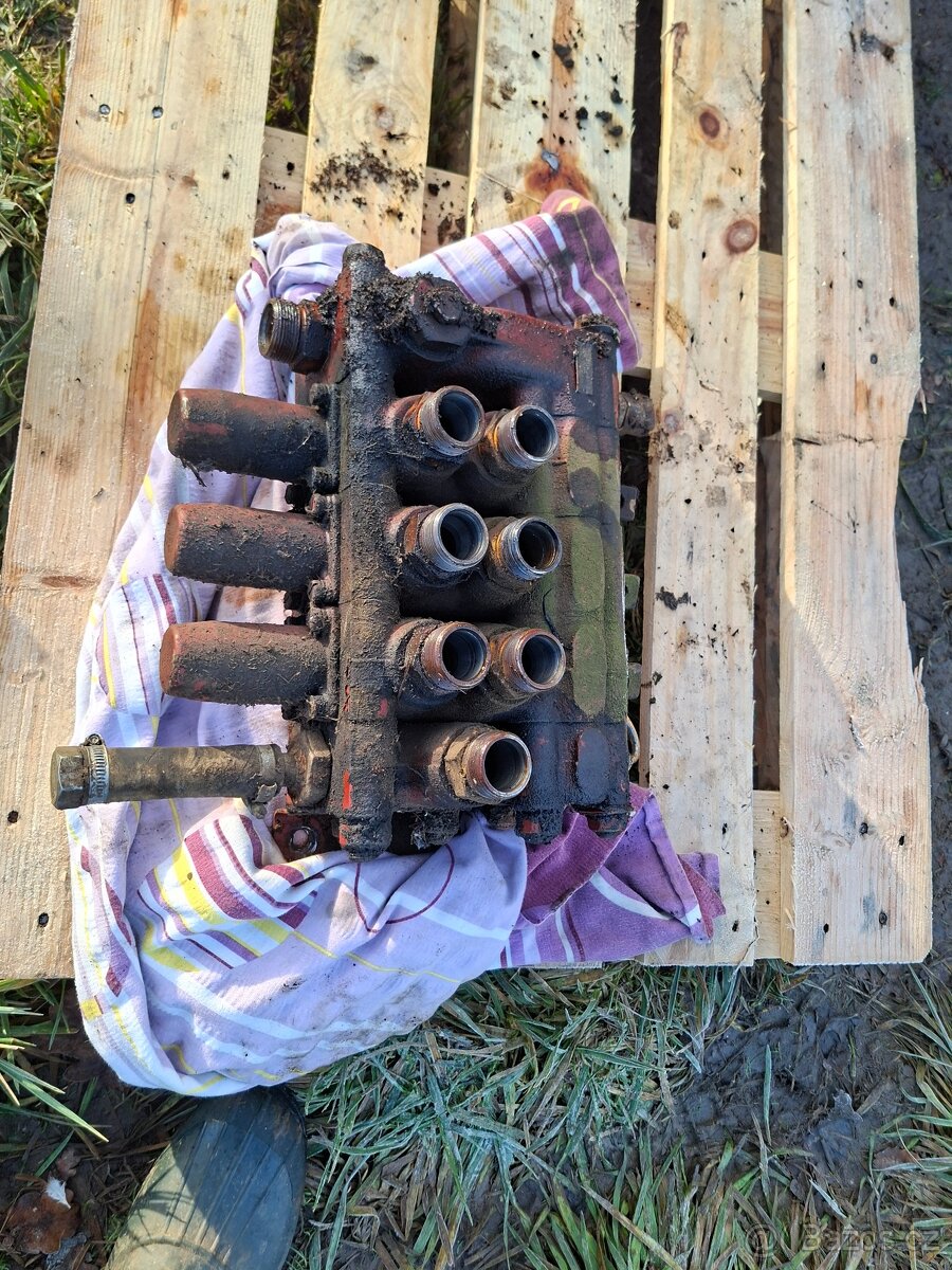 Hydraulický rozvaděč na hon un 053