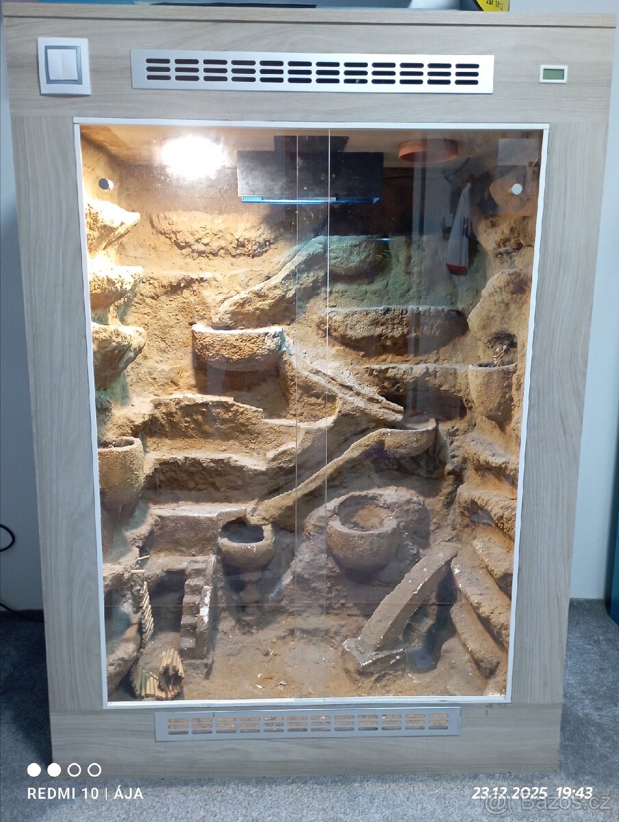 Velké terárium s vodopádem v 140 x š 100 x h 60